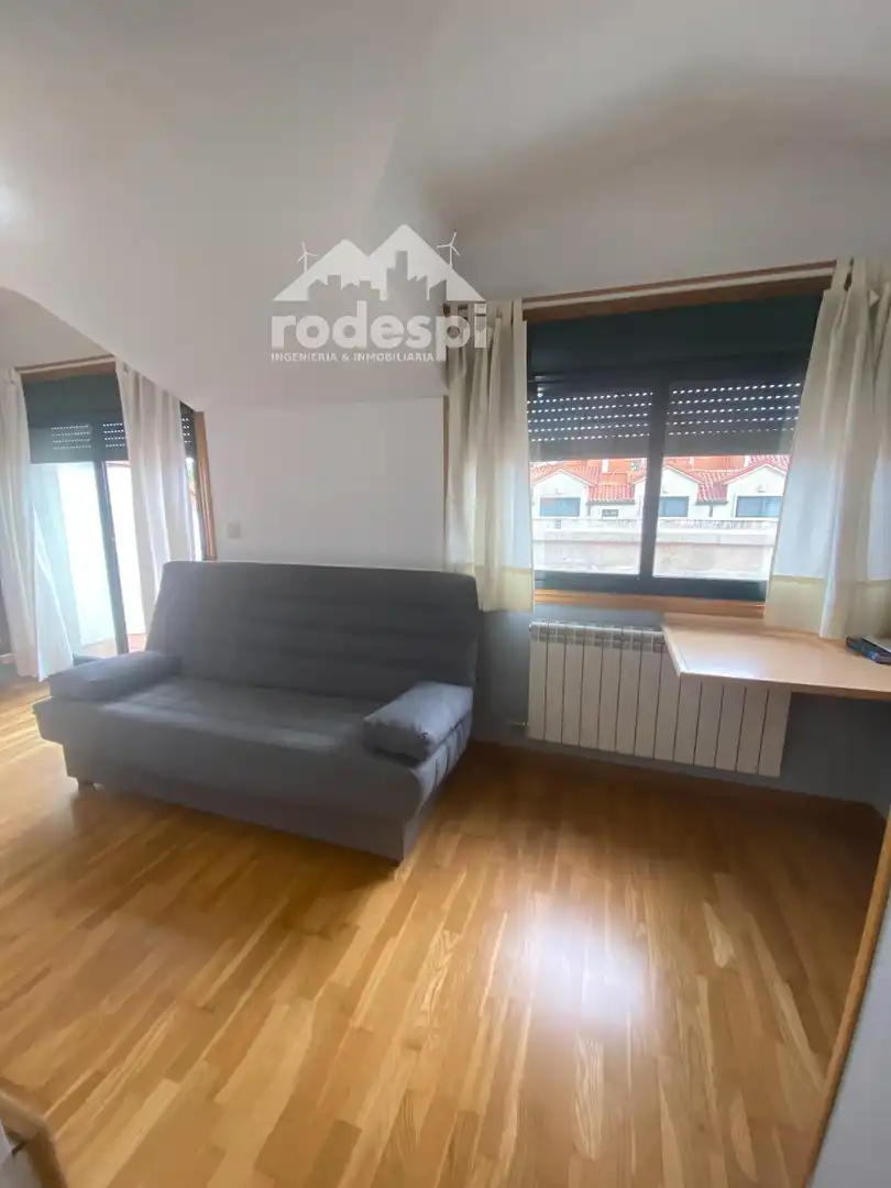Habitación de Ático de alquiler en A Cañiza   con Calefacción, Terraza y Amueblado