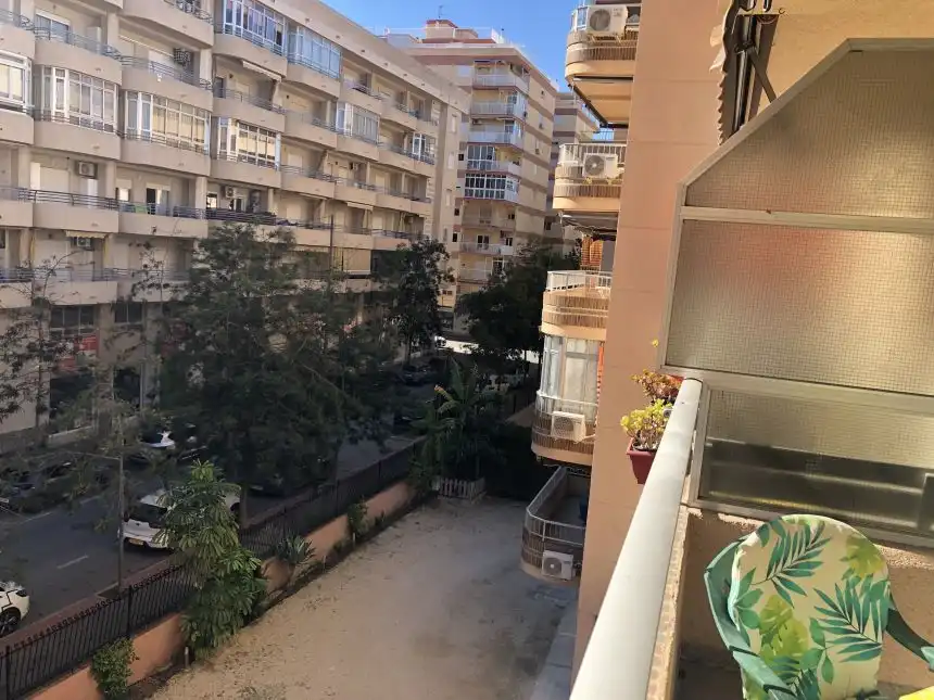 Außenansicht von Wohnungen zur Miete in Santa Pola mit Privatgarten, Terrasse und Möbliert