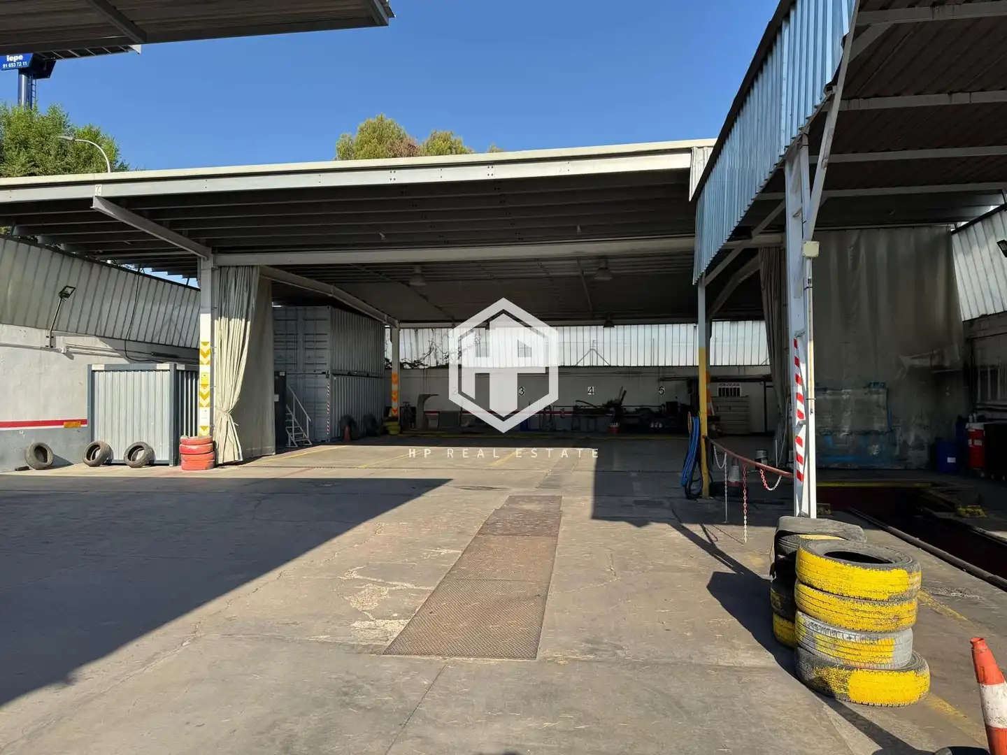 Vista exterior de Nau industrial de lloguer en Madrid amb Calefacció i Alarma