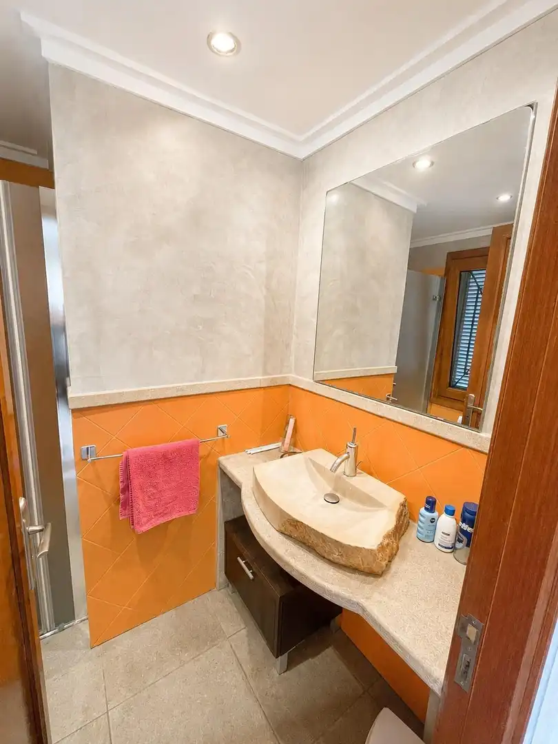 Badezimmer von Erdgeschoss zur Miete in Alcúdia mit Klimaanlage, Terrasse und Möbliert