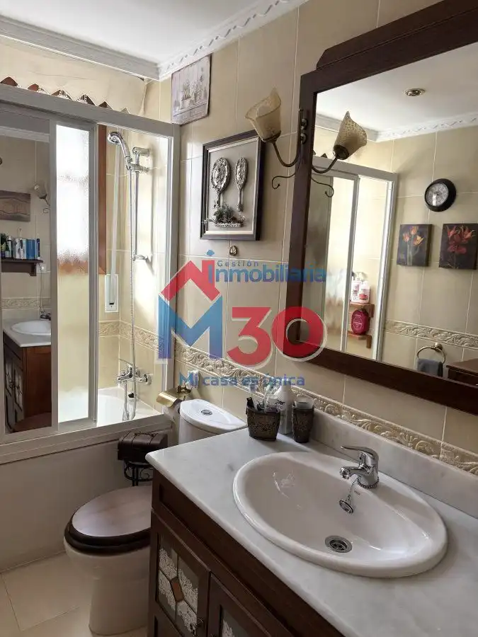 Bathroom of Houses for sale in Miranda de Ebro  with Heating, Terrace and Storage room