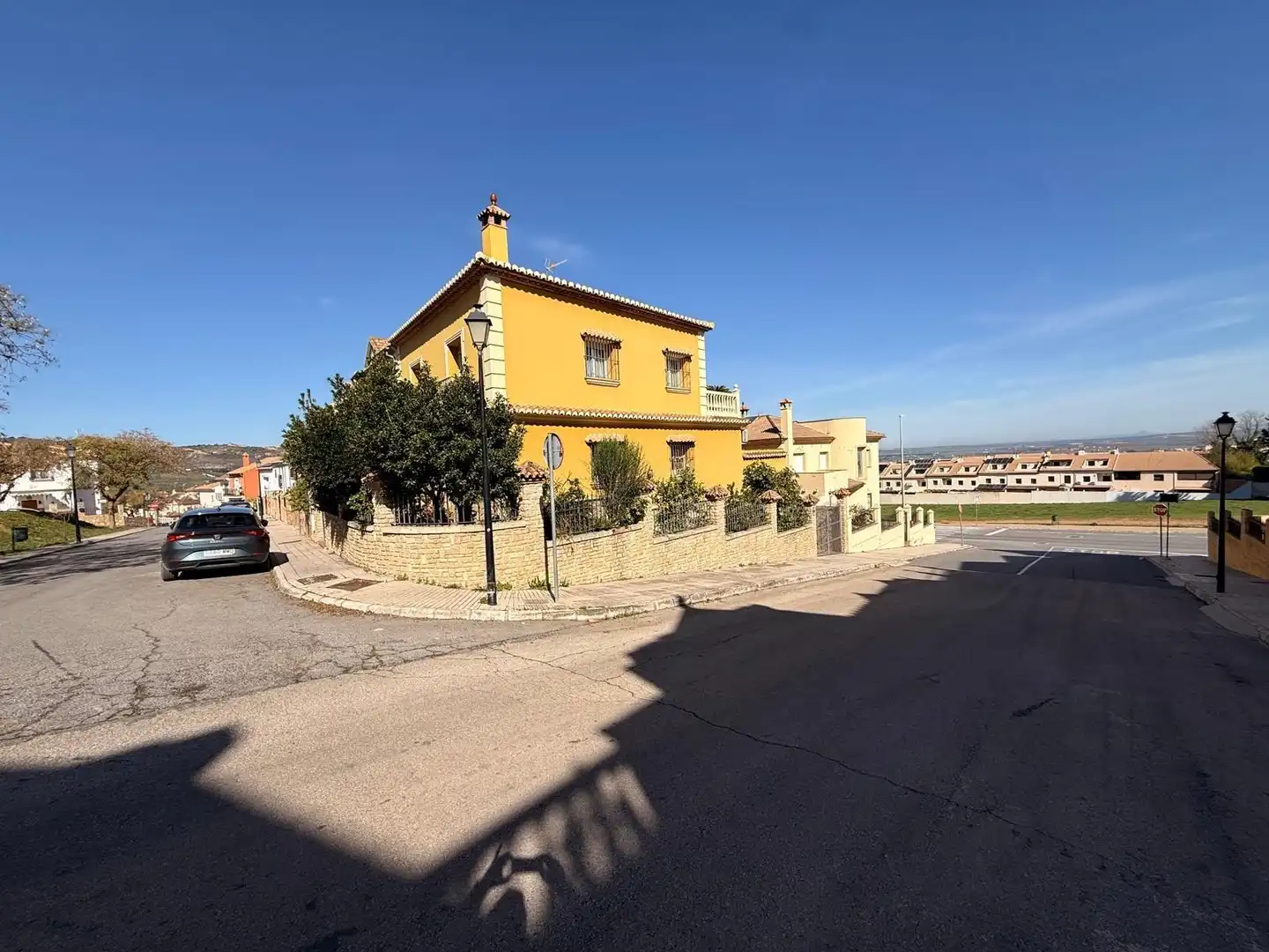 Vista exterior de Casa o xalet en venda en Antequera amb Aire condicionat, Jardí privat i Terrassa