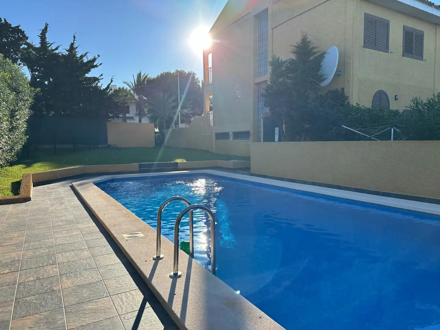 Schwimmbecken von Einfamilien-Reihenhaus zum Verkauf in Orihuela mit Terrasse, Abstellraum und Schwimmbad
