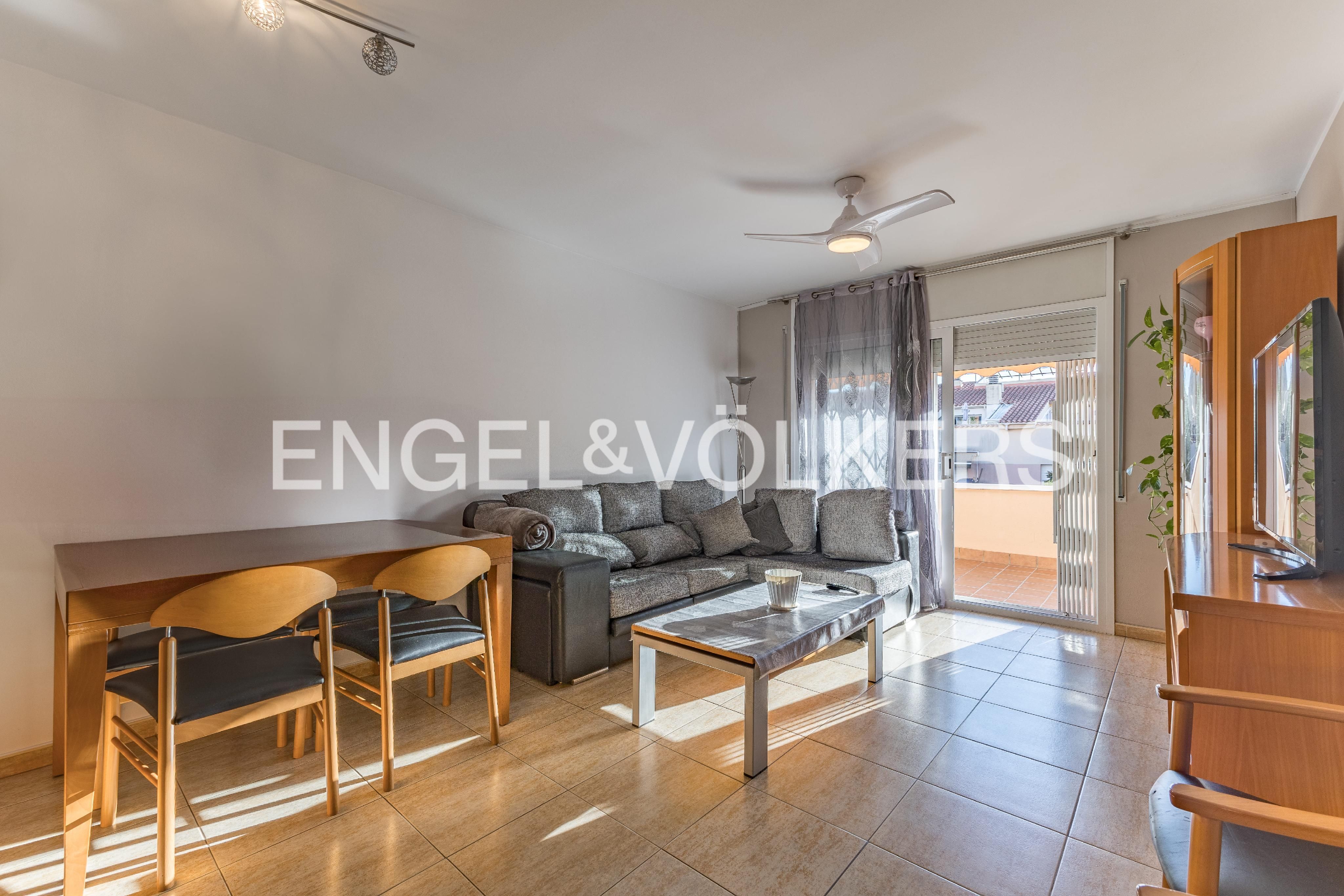 Sala d'estar de Casa o xalet en venda en Rubí amb Aire condicionat, Calefacció i Terrassa