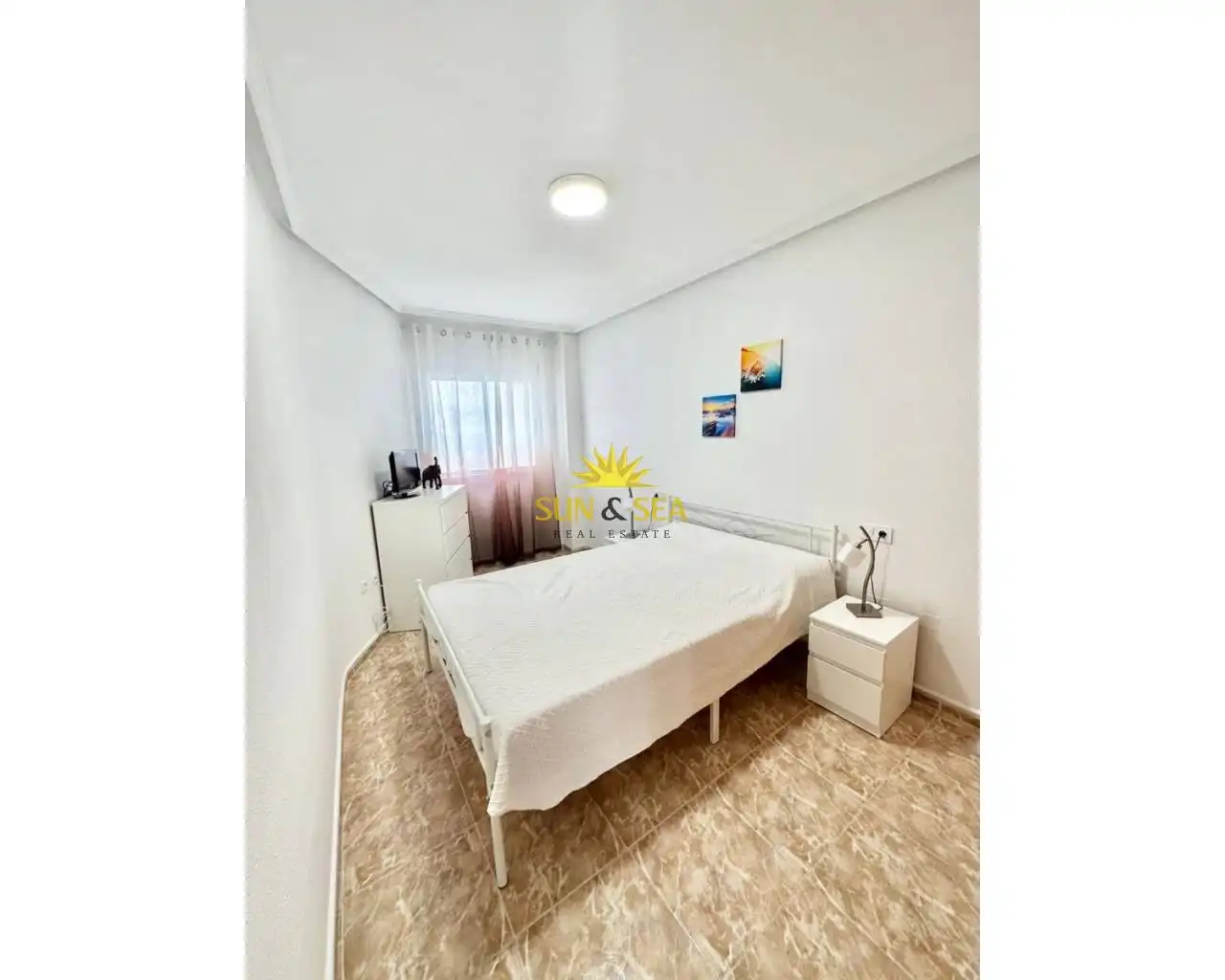 Habitación de Apartamento de alquiler en Torrevieja con Aire acondicionado, Calefacción y Amueblado