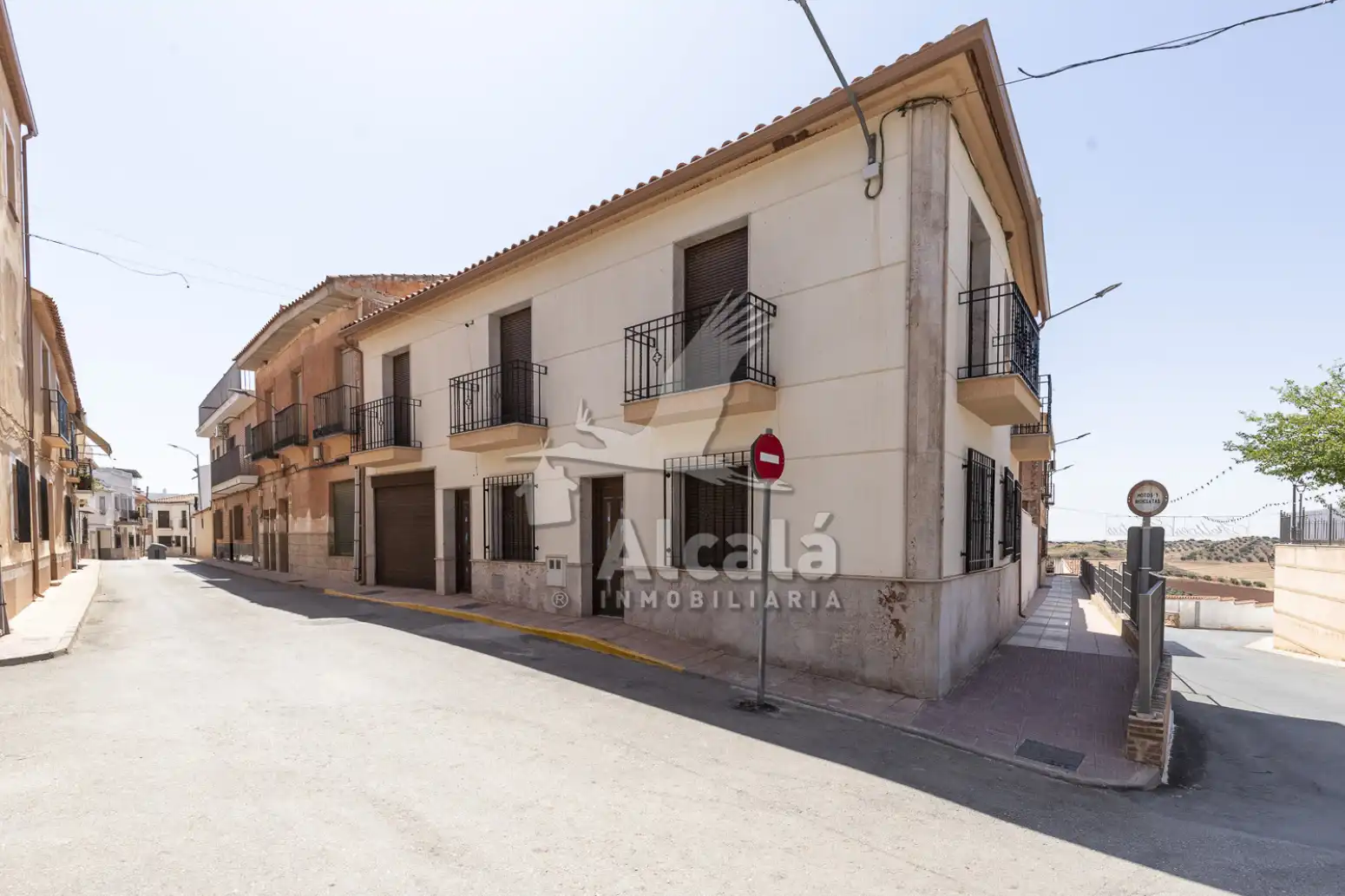 Vista exterior de Casa o chalet en venta en Alhambra con Calefacción y Amueblado