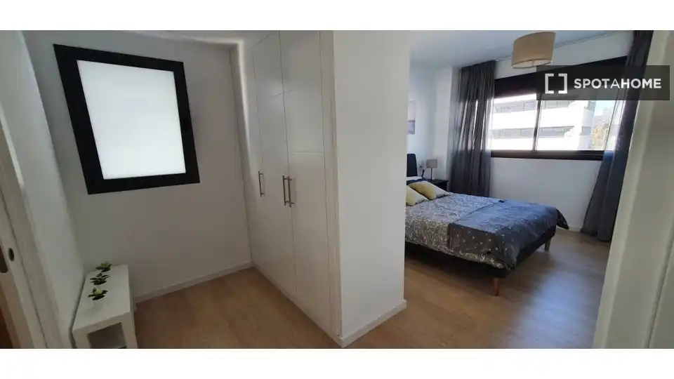 Dormitori de Apartament per a compartir en Torremolinos amb Aire condicionat, Terrassa i Moblat