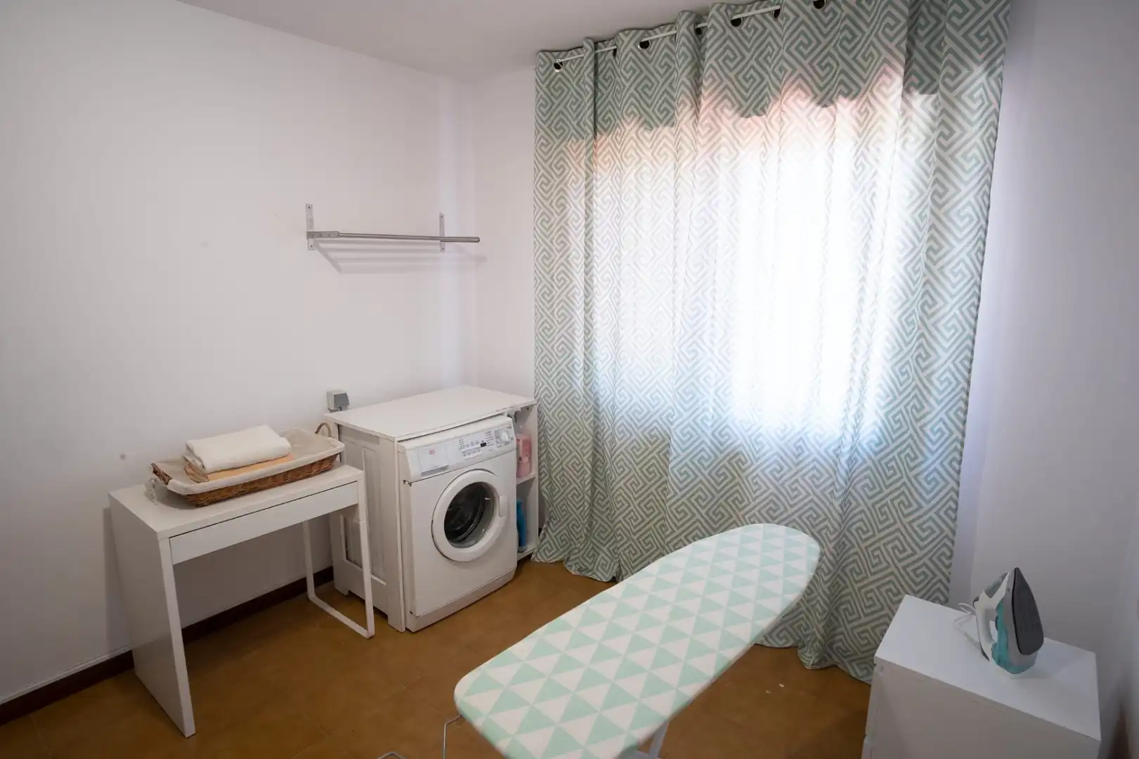 Dormitori de Casa o xalet en venda en Vigo  amb Calefacció, Jardí privat i Parquet