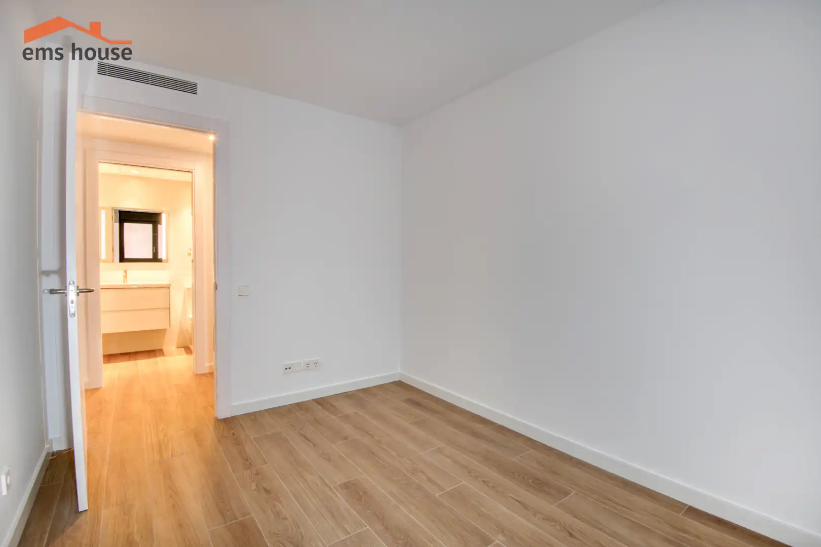 Piano terra di nuova costruzione con piscina in vendita a Passeig de Josep Mundet 9, imagen 14