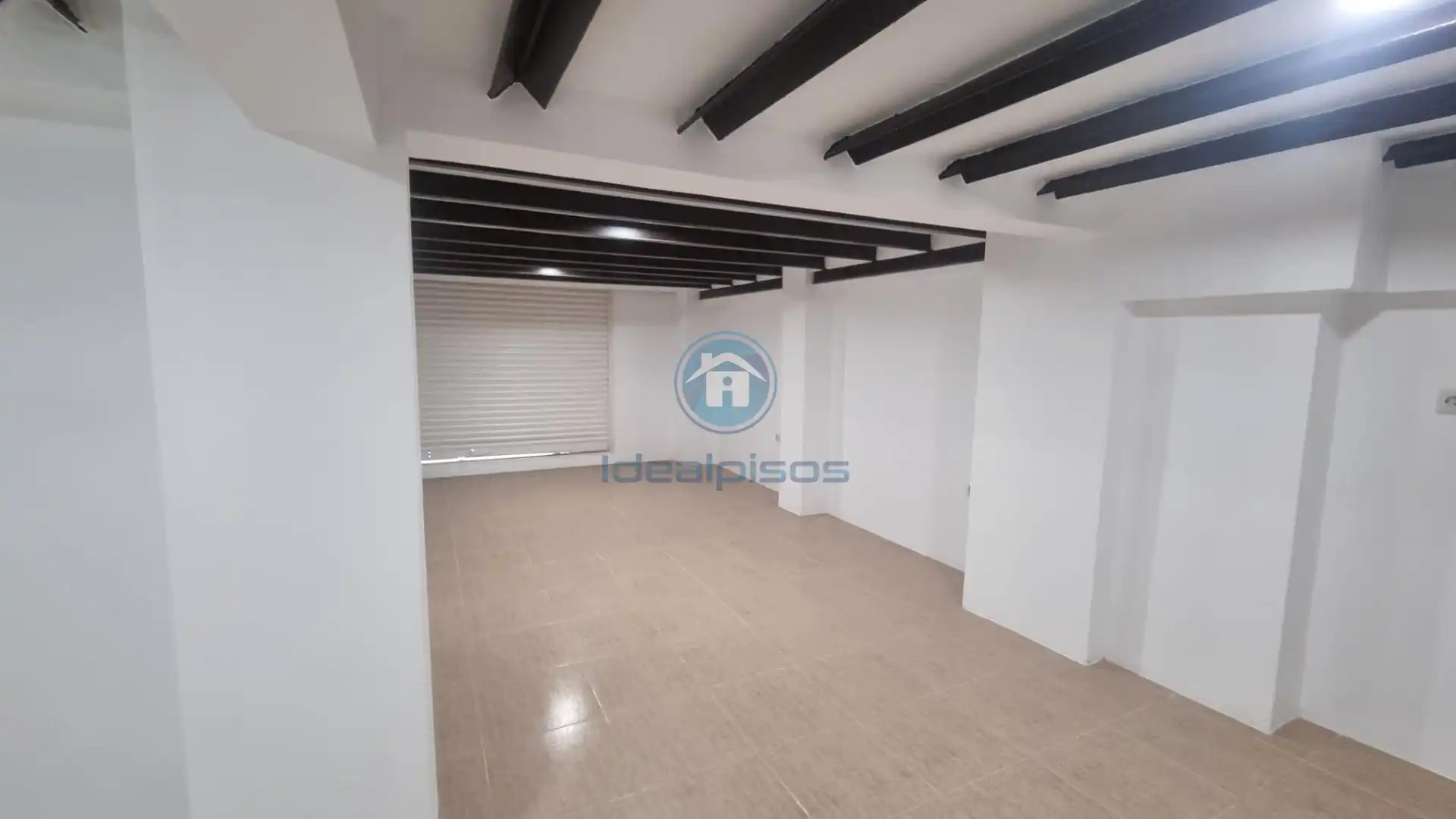 Local comercial en venda a Florida - Ciudad de Asís