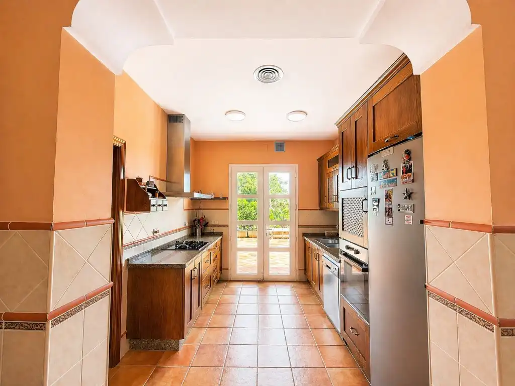 Cuina de Casa o xalet en venda en Córdoba amb Jardí privat, Terrassa i Traster