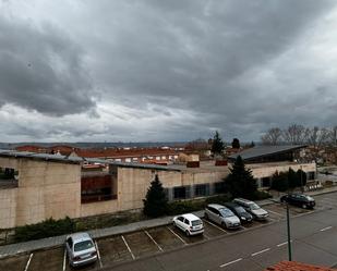 Vista exterior de Casa adosada en venda en Marchamalo amb Calefacció, Jardí privat i Terrassa