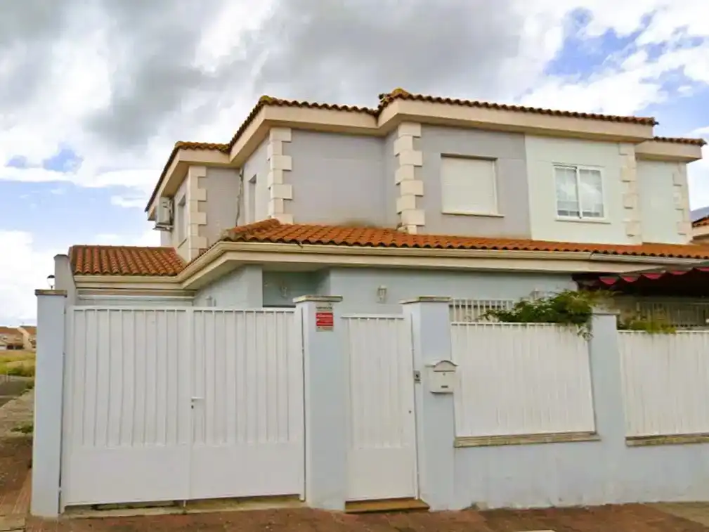 Vista exterior de Pis en venda en Poblete amb Aire condicionat, Jardí privat i Parquet