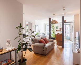 Sala d'estar de Apartament de lloguer en  Madrid Capital amb Aire condicionat, Calefacció i Moblat