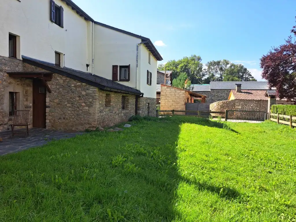 Außenansicht von Erdgeschoss zur Miete in Das mit Heizung, Privatgarten und Parkett