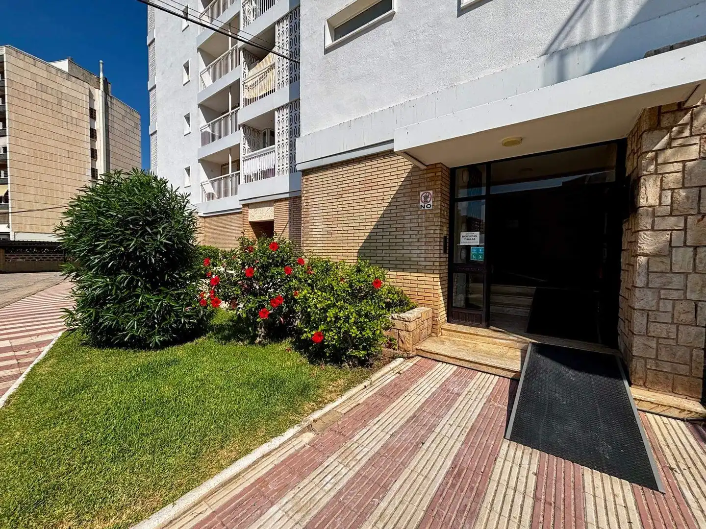 Vista exterior de Apartament en venda en Gandia amb Jardí privat, Terrassa i Balcó