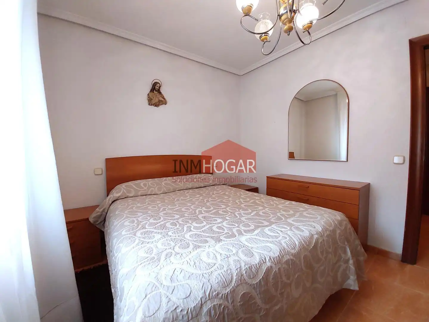 Dormitori de Casa o xalet en venda en Ávila amb Calefacció, Traster i Moblat