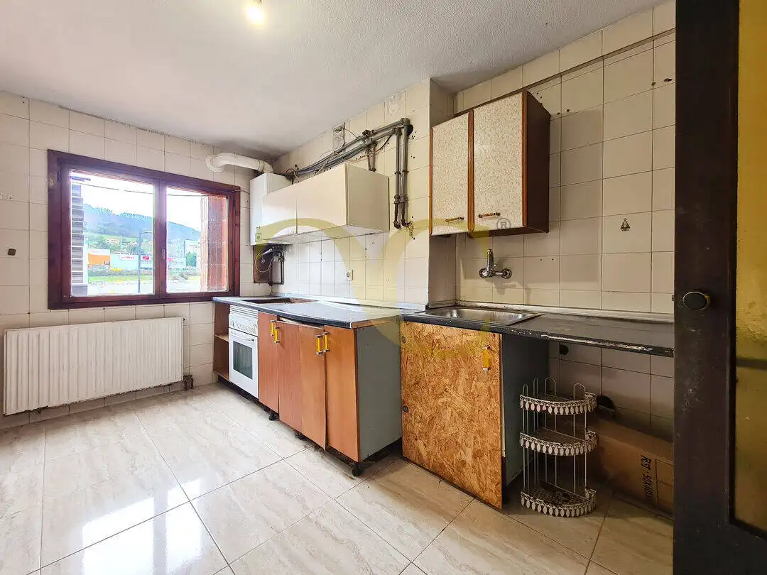 Kitchen of Flat for sale in Oviedo   with Heating and Private garden