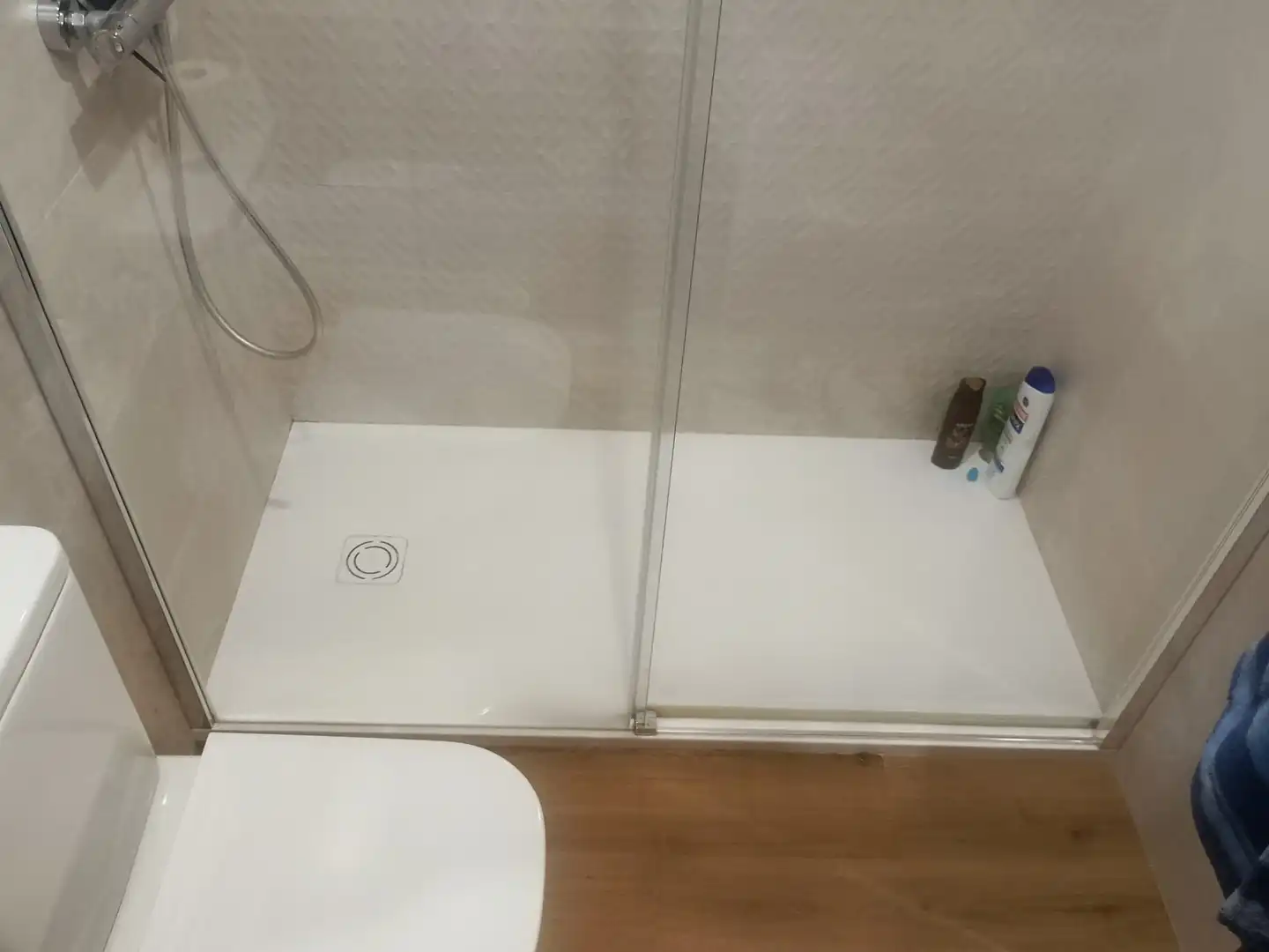 Badezimmer von Wohnung zur Miete in Oviedo  mit Heizung, Parkett und Abstellraum