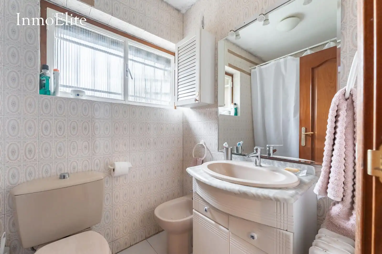Bany de Casa o xalet en venda en Las Rozas de Madrid amb Aire condicionat, Calefacció i Jardí privat
