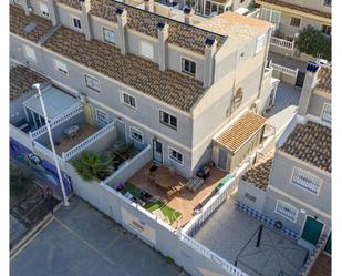Vista exterior de Casa adosada en venda en Orihuela amb Aire condicionat, Moblat i Forn