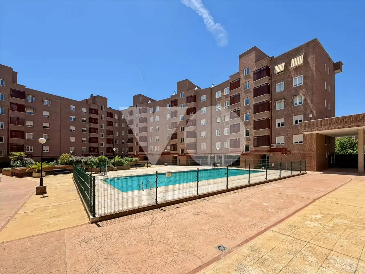 Swimming pool of Flat for sale in Madrid  with Air Conditioner, Heating and Parquet flooring
