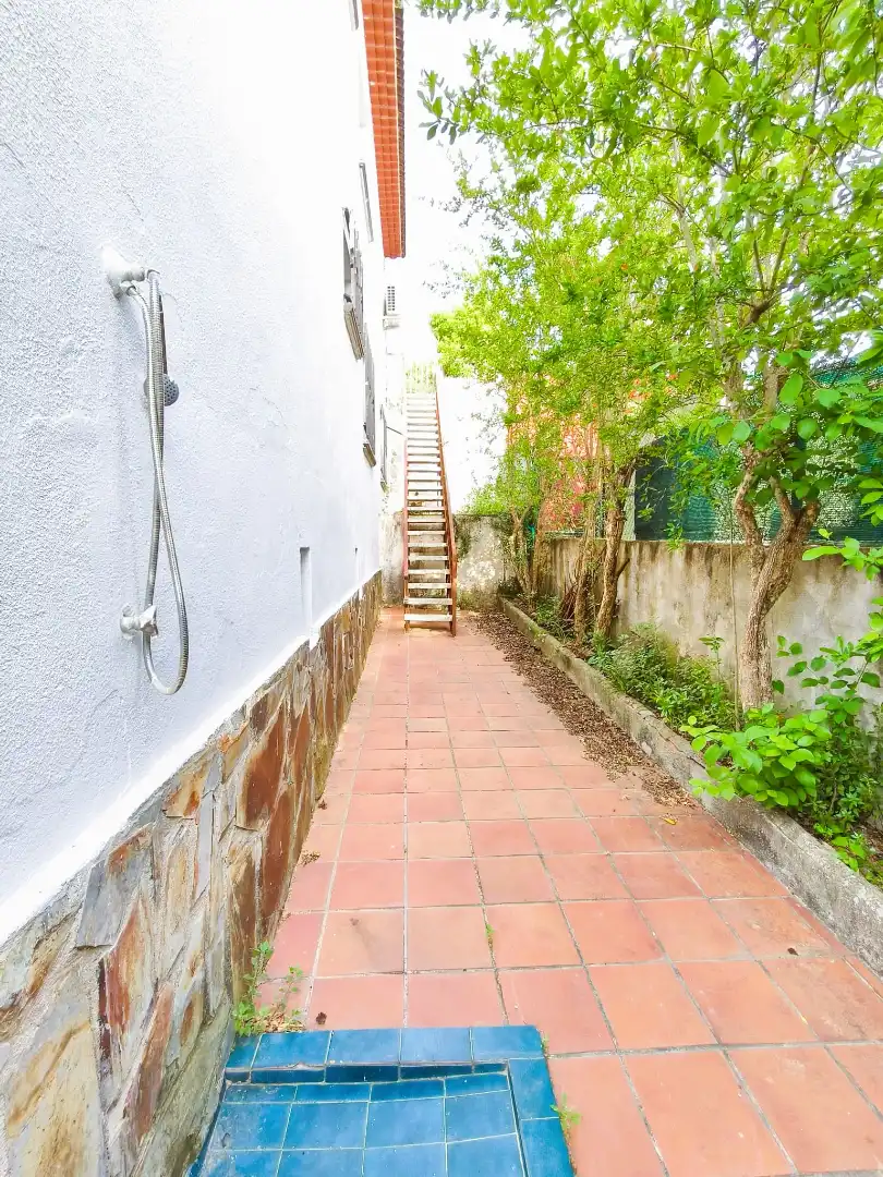 Vista exterior de Casa o xalet en venda en Lliçà d'Amunt amb Aire condicionat, Jardí privat i Terrassa