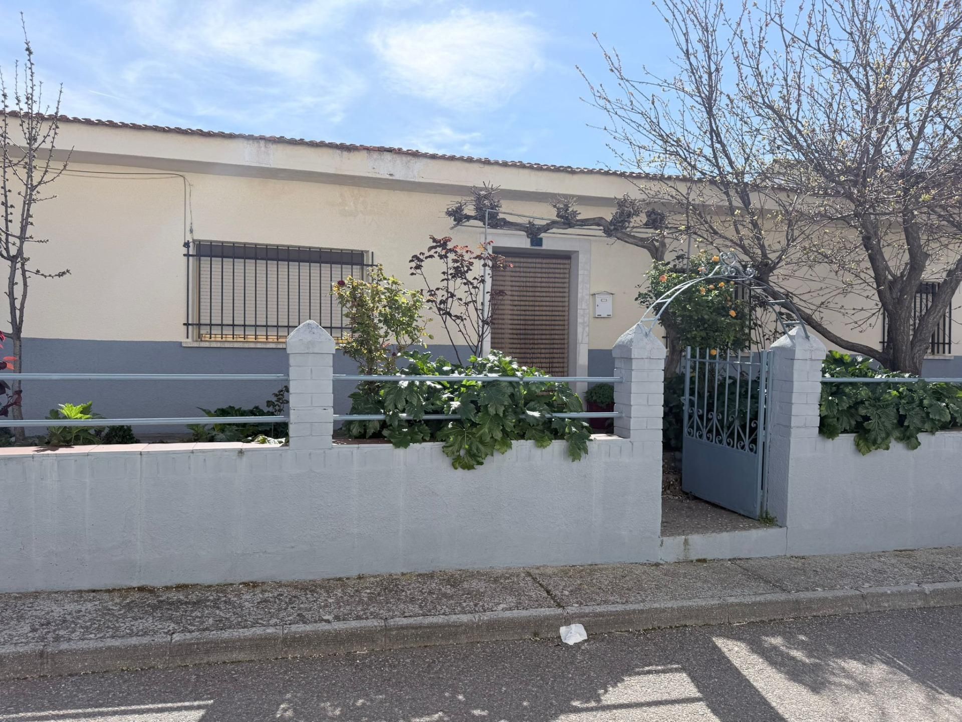 Vista exterior de Casa o xalet en venda en Alameda de la Sagra amb Calefacció i Traster