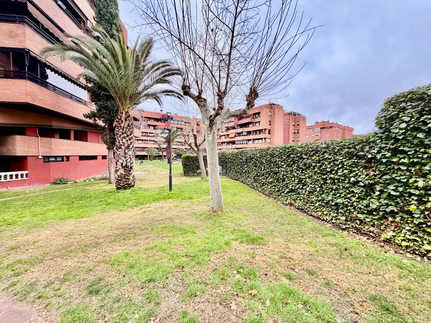 Vista exterior de Dúplex en venta en Leganés con Aire acondicionado, Calefacción y Jardín privado