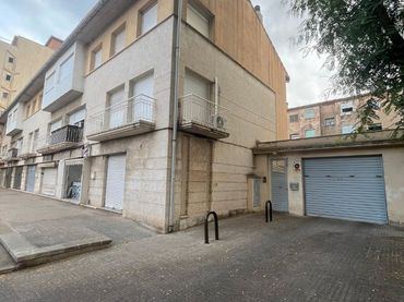 Locale commerciale in affitto a Progrés