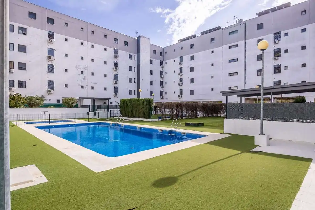 Swimming pool of Flat for sale in Sevilla  with Air Conditioner, Heating and Storage room