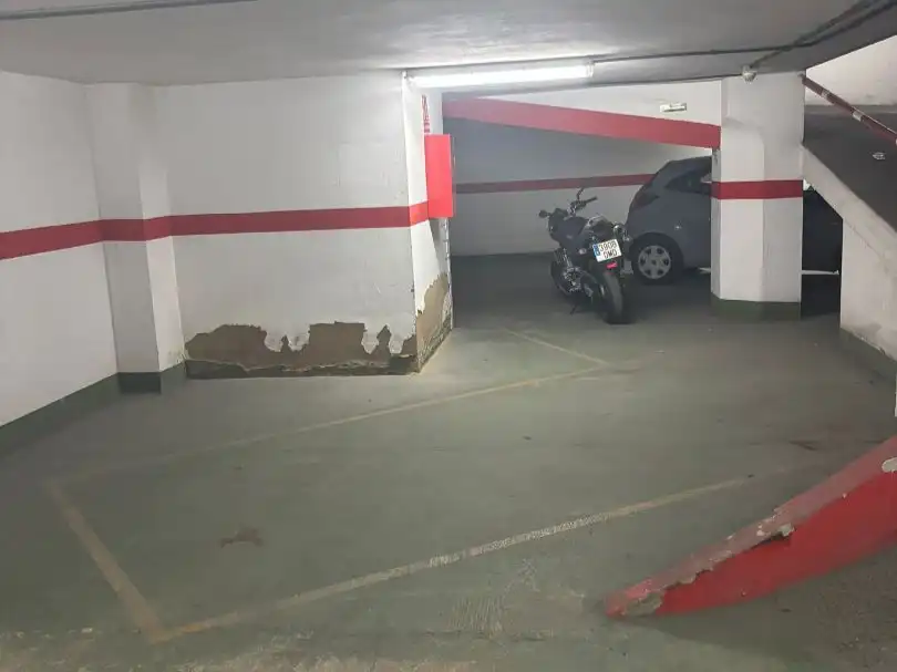 Parkplatz von Garage zum Verkauf in Huelva
