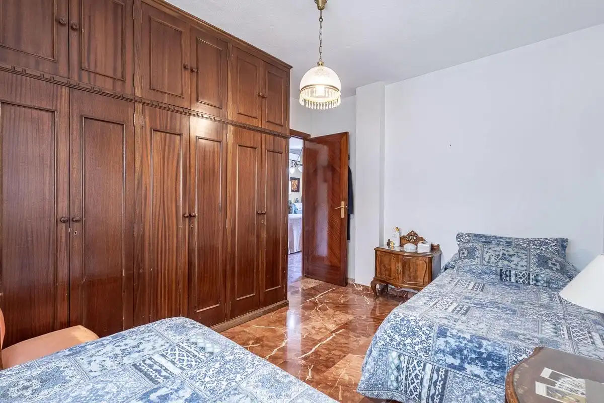 Dormitori de Pis en venda en Granada amb Aire condicionat, Calefacció i Terrassa