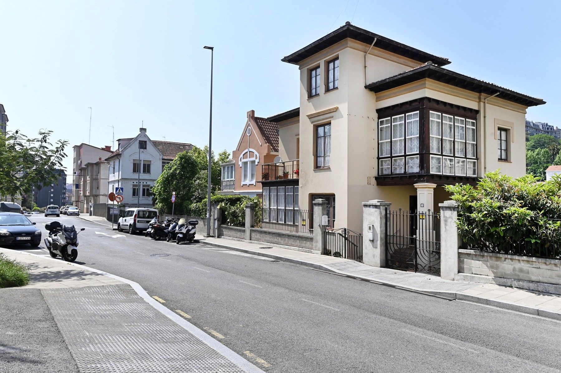 Vista exterior de Casa o xalet en venda en Santander amb Aire condicionat, Calefacció i Jardí privat