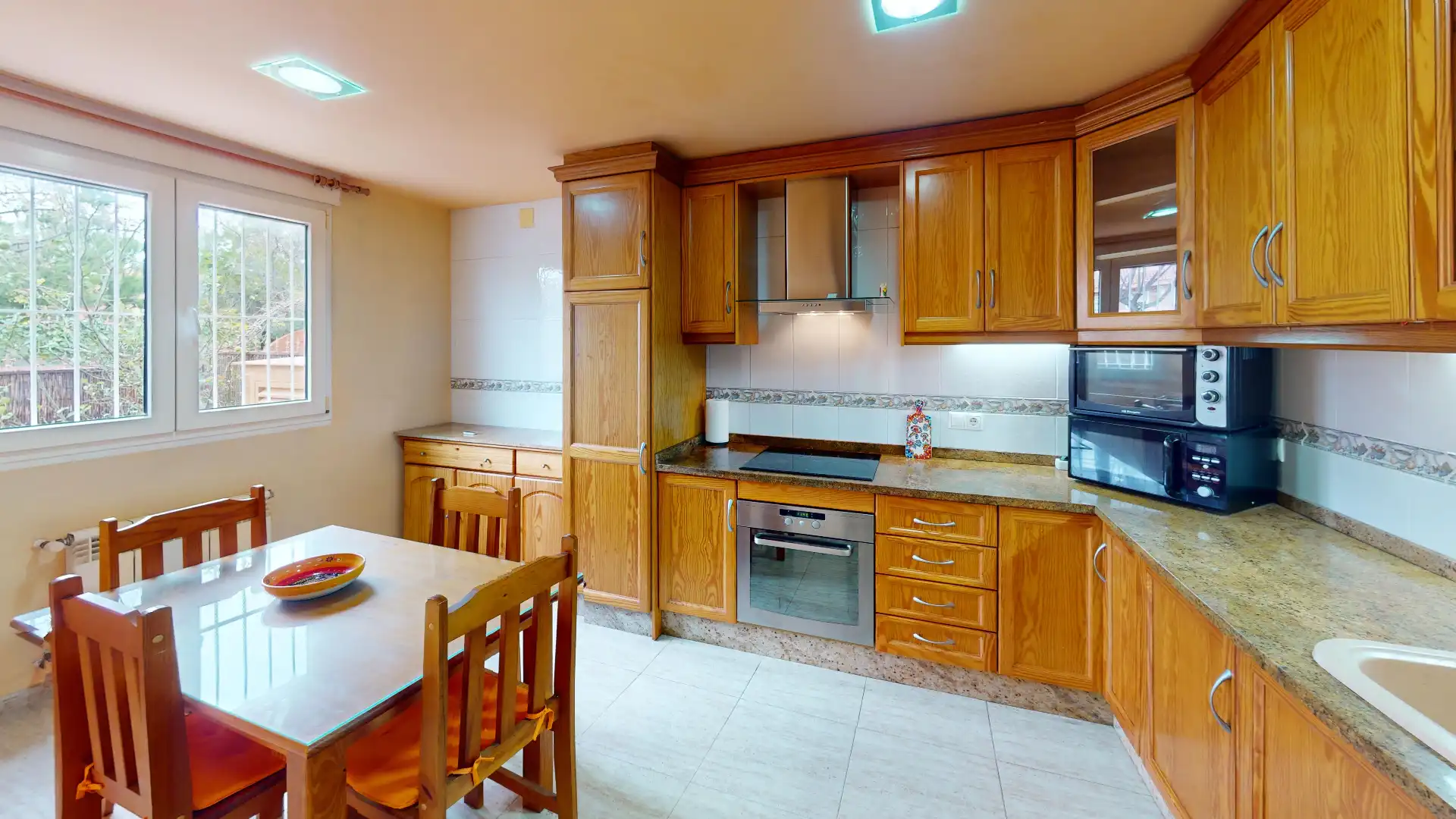 Cocina de Casa o chalet en venta en Alicante / Alacant con Aire acondicionado, Jardín privado y Terraza