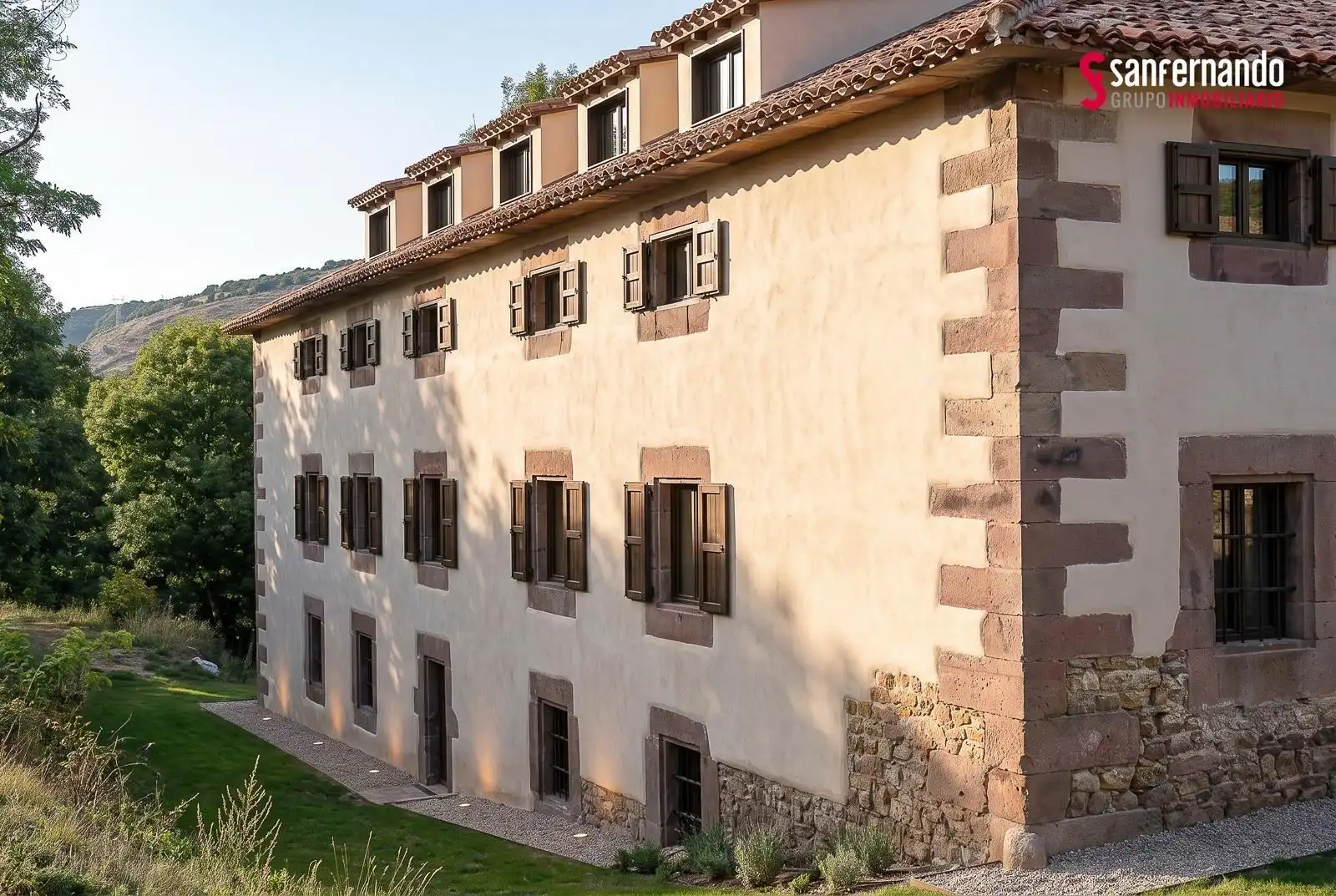 Vista exterior de Finca rústica en venda en Santiurde de Reinosa amb Jardí privat