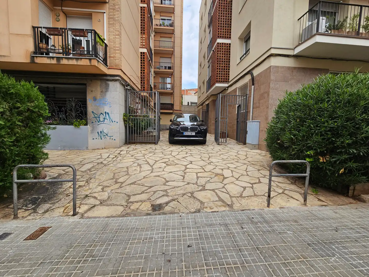 Parking of Commercial properties for rent in Centre