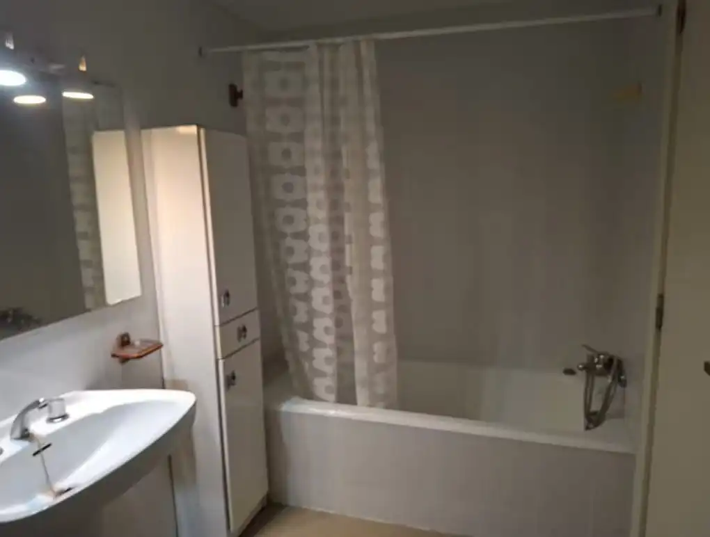 Bathroom of Apartments for rent in Valencia  with Air Conditioner, Heating and Furnished