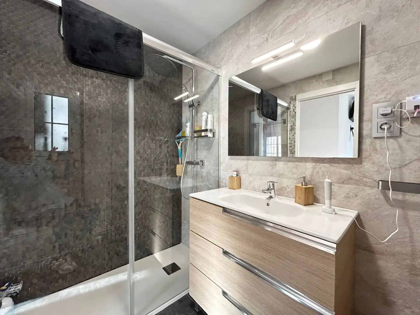 Badezimmer von Maisonette zum Verkauf in Sant Boi de Llobregat mit Klimaanlage, Heizung und Parkett