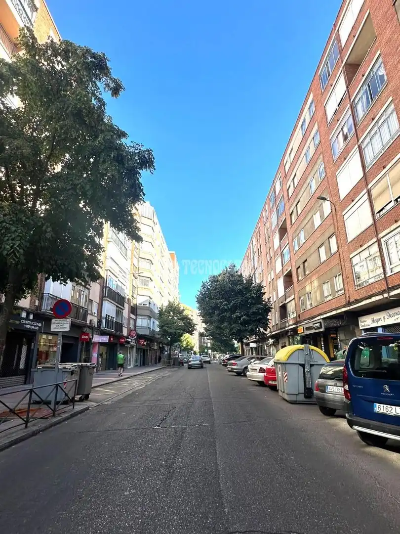 Vista exterior de Pis en venda en Valladolid amb Calefacció i Moblat