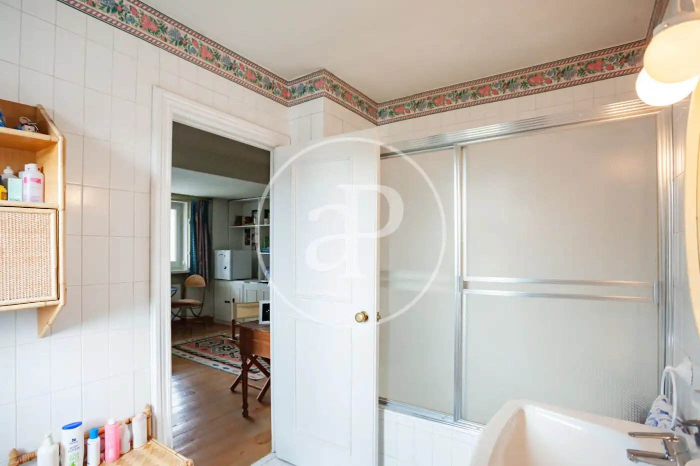 Bathroom of Houses for sale in Madrid  with Heating, Private garden and Terrace