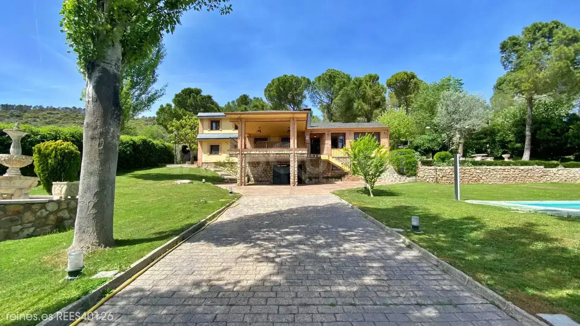 Vista exterior de Casa o xalet en venda en Orusco de Tajuña amb Calefacció, Jardí privat i Terrassa