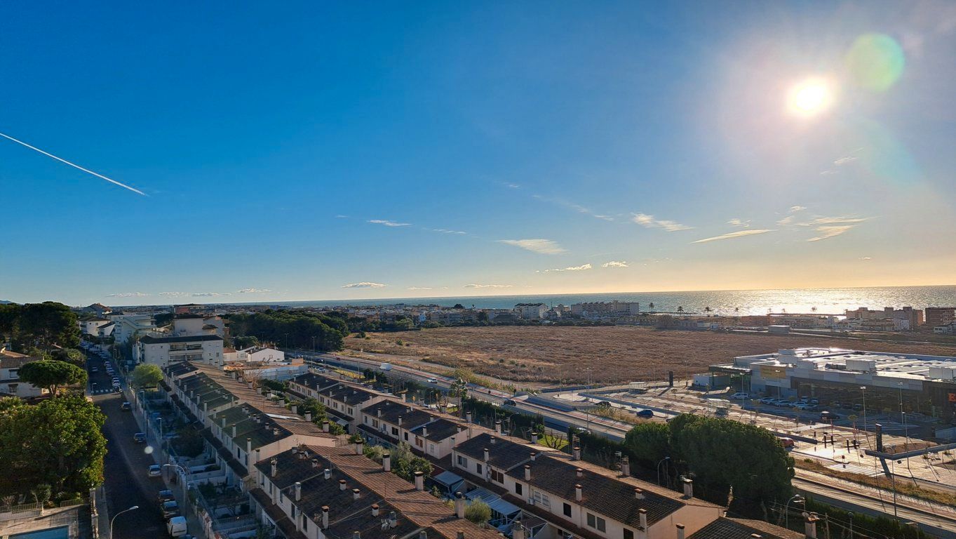 Exterior view of Flat for sale in Cunit  with Air Conditioner, Terrace and Oven