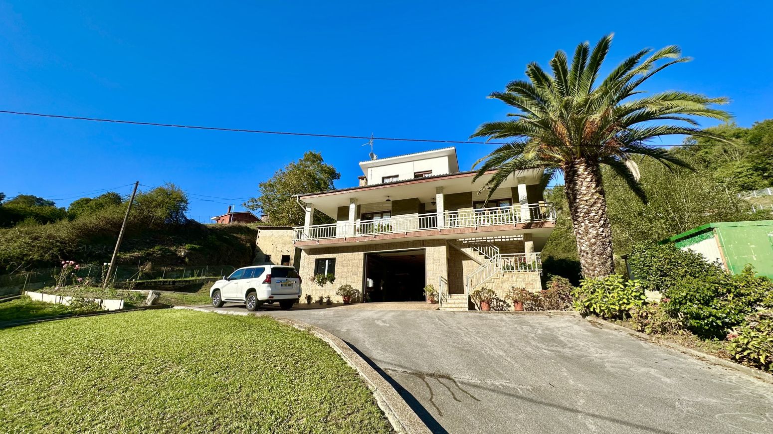 Vista exterior de Casa o xalet en venda en Bimenes amb Calefacció, Parquet i Terrassa