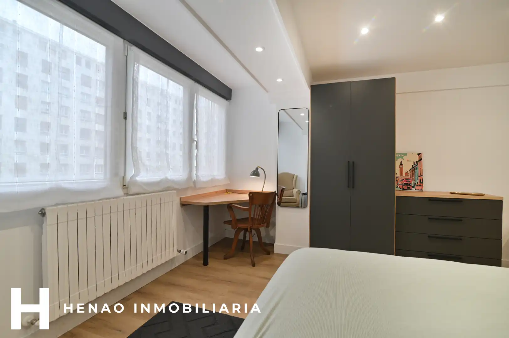 Habitación de Apartamento en venta en Bilbao  con Calefacción, Parquet y Amueblado