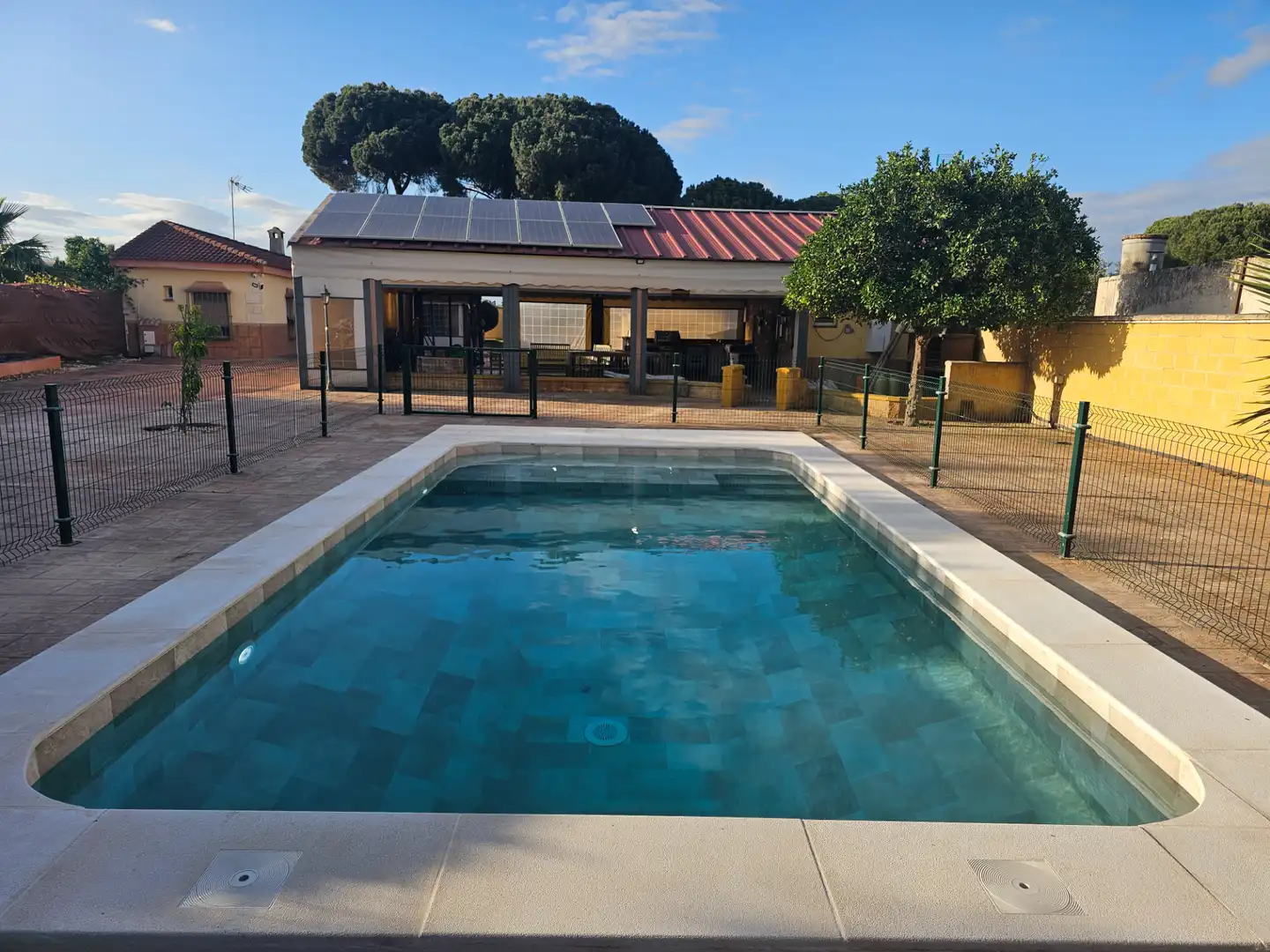 Chalet con jardín en venta en Almensilla