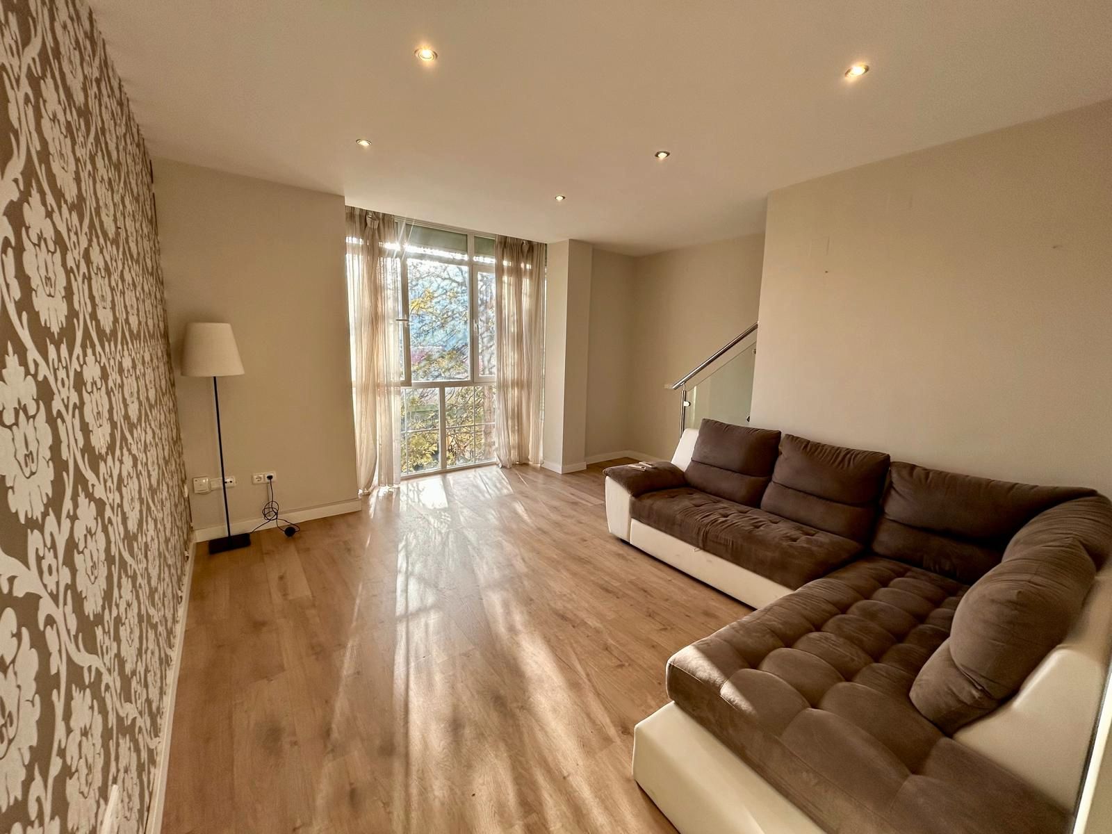 Sala d'estar de Dúplex en venda en Fuengirola amb Aire condicionat i Terrassa