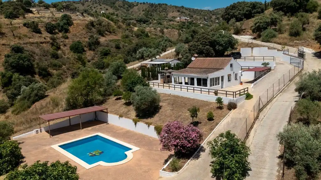Casa rústica amb piscina en venda a Monda