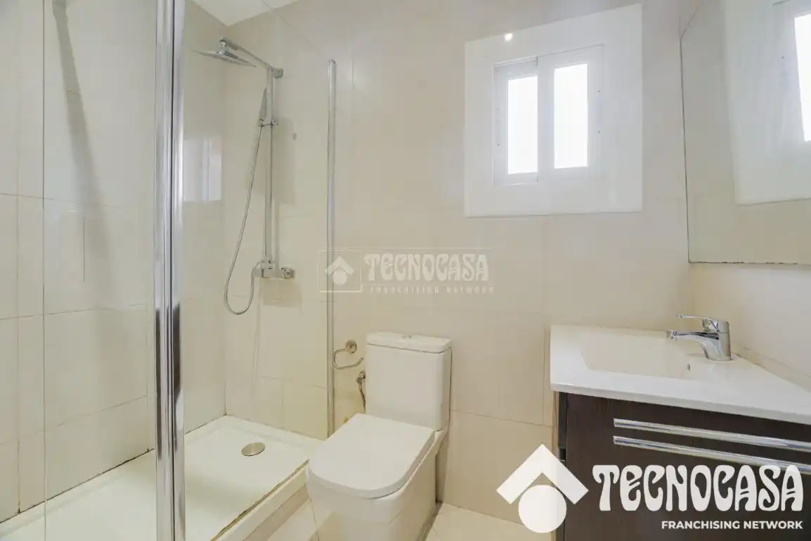 Baño de Ático en venta en Barcelona con Aire acondicionado y Terraza