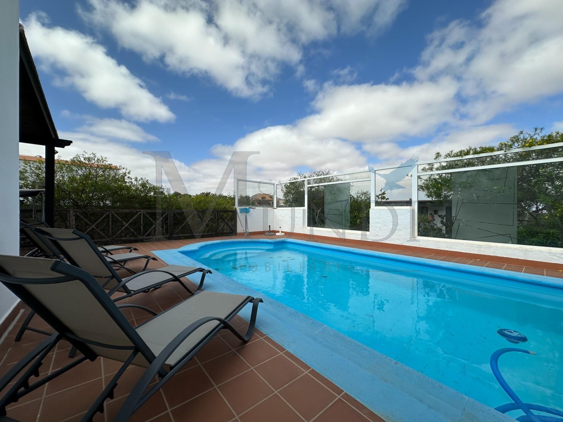 Piscina de Casa o xalet en venda en La Oliva amb Jardí privat, Terrassa i Piscina